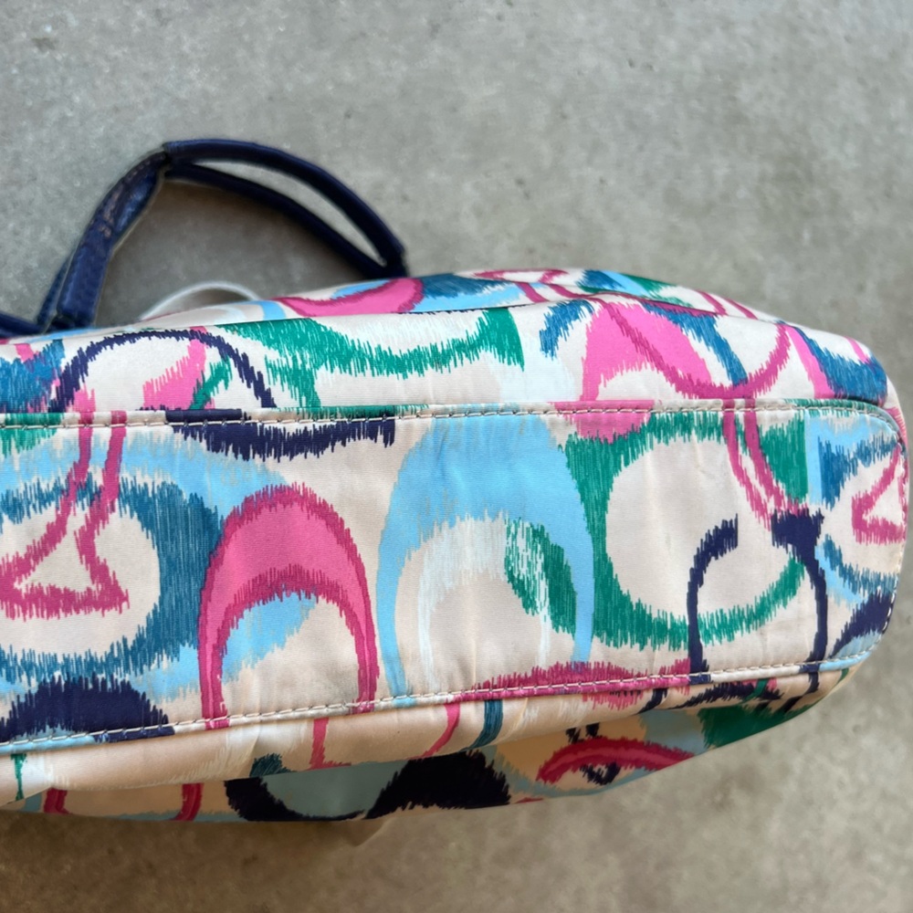 Vintage Coach Blue and Pink Patterned Women’s Blue Pink Large Long Shoulder Bag - Picture 11 of 14